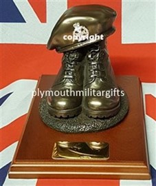 Royal Green Jackets (RGJ) Regiment Presentation Boot & Beret Figure Mahogany base